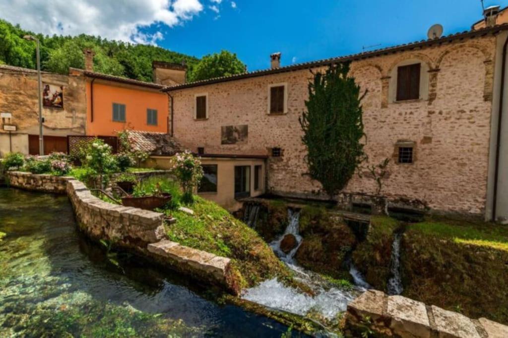 Casa Vacanze Fonte Del Menotre Foligno Exterior foto